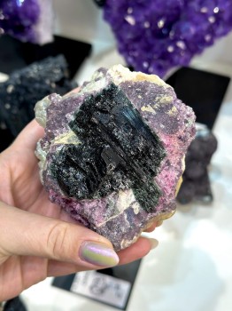 Kolorowy Turmalin na podstawce nr. 211