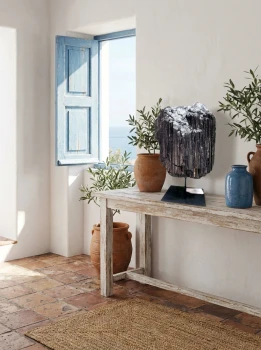 Czarny Turmalin na podstawce nr. 221 - aranżacja wnętrza